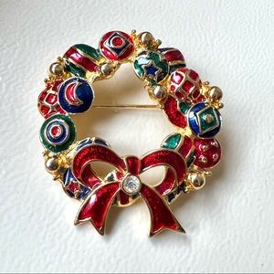 Vintage Avon Holiday Wreath Circle Brooch